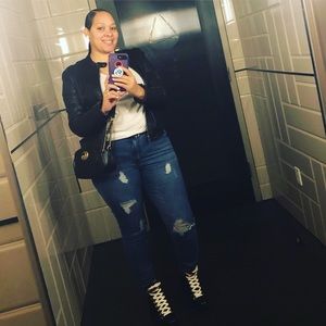 Meet your Posher, Lanishia